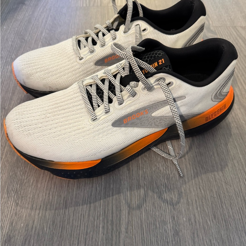 Brooks Mens size 11.5 Glycerin 21
